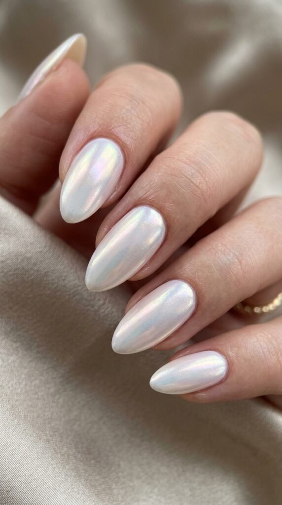 Chrome_pearl_nails_luminous_finish Chrome_pearl_nails_luminous_finish