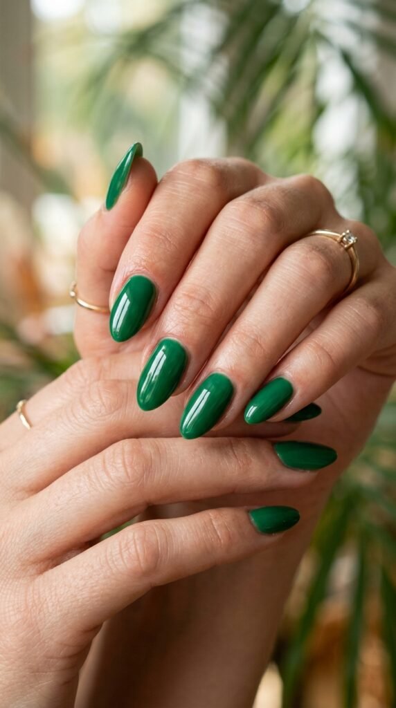Green_nails_with_palm_leaf Green_nails_with_palm_leaf