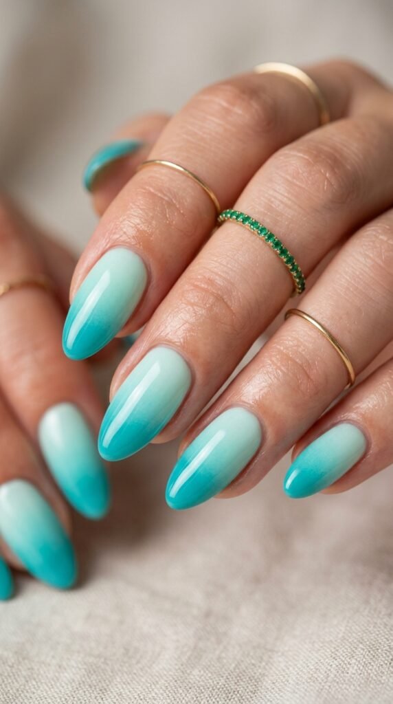 Feminine_nails_seafoam_green_ombré Feminine_nails_seafoam_green_ombré
