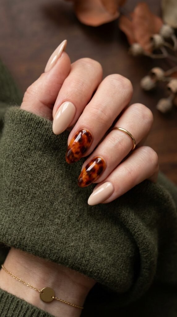 Tortoiseshell_accent_nails Tortoiseshell_accent_nails