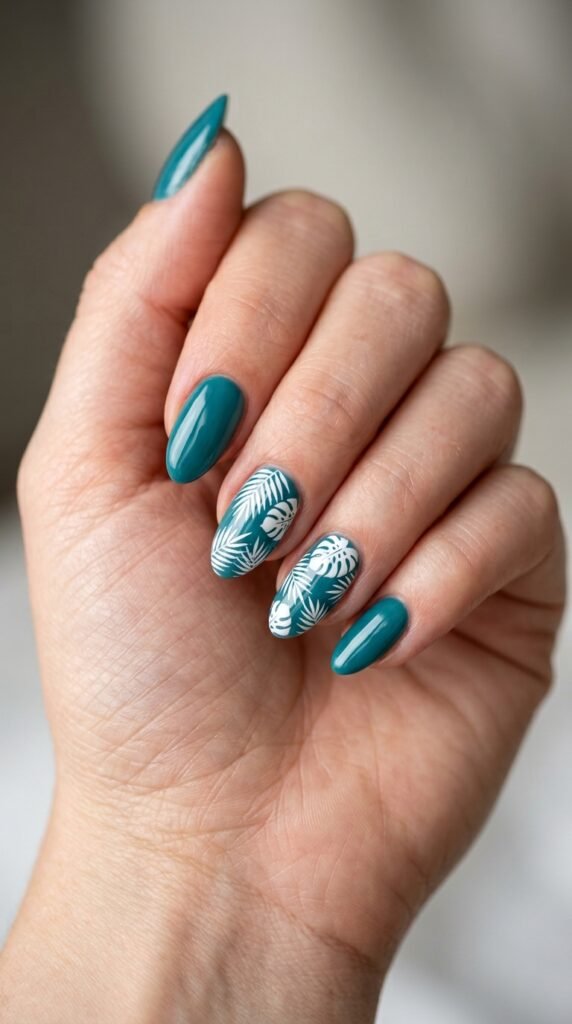Tropical_leaf_accent_nails Tropical_leaf_accent_nails