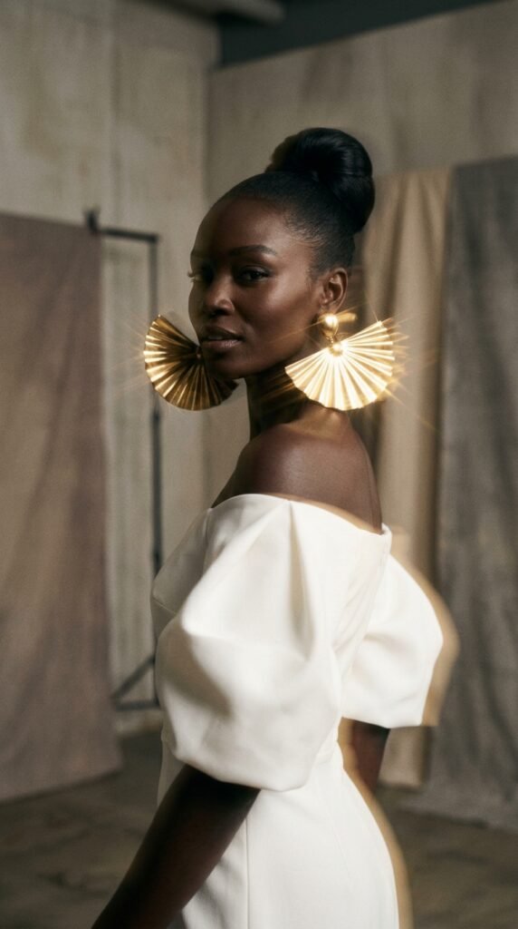 Woman_wearing_fan_earrings Woman_wearing_fan_earrings