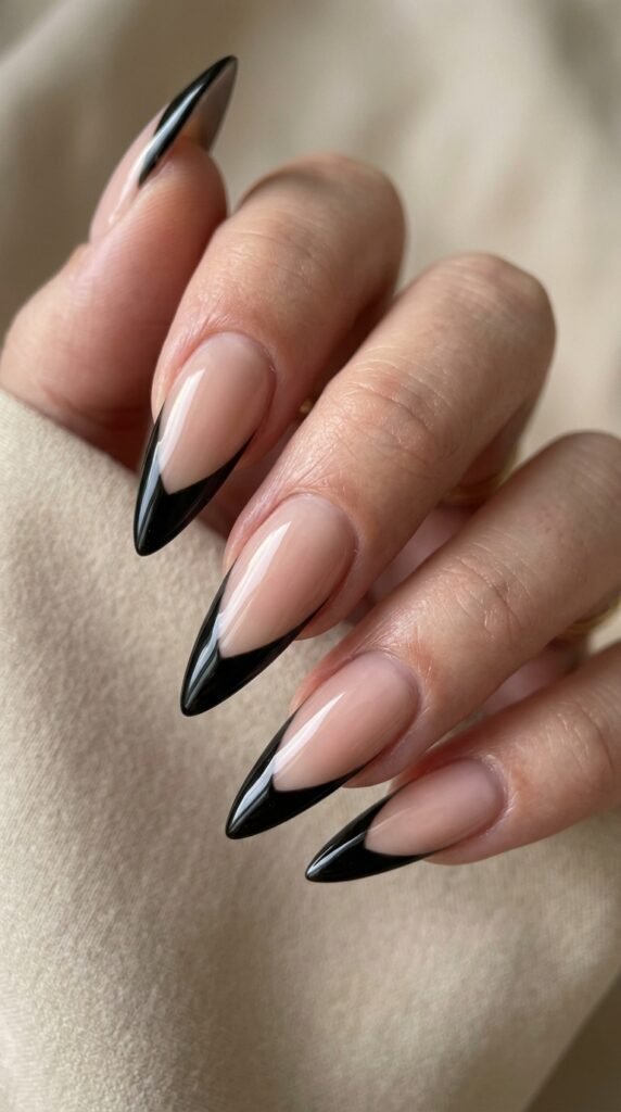 Black_and_nude_stiletto_nails_ Black_and_nude_stiletto_nails_