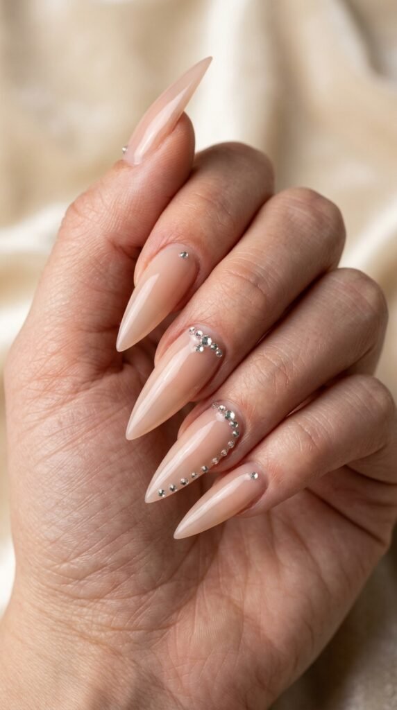 Minimal_rhinestone_stiletto_nails Minimal_rhinestone_stiletto_nails